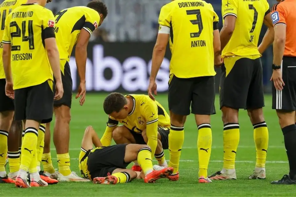 Γιάννης Κωνσταντέλιας: Ρήξη χιαστού και πολύμηνη απουσία μετά το πρώτο γκολ με τη Ντόρτμουντ